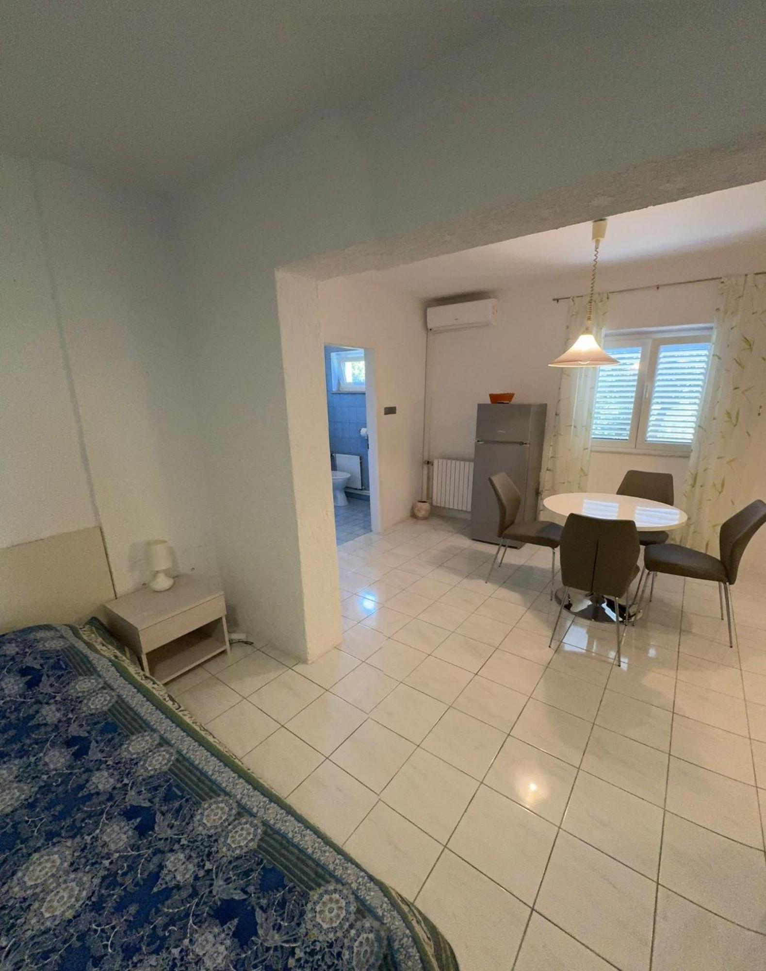 Apartman Kucer Кърк Екстериор снимка