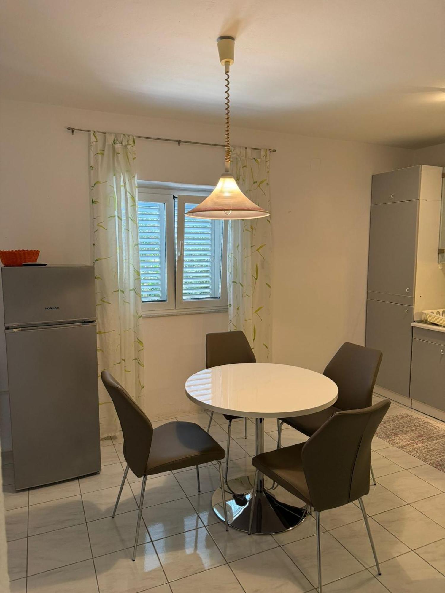 Apartman Kucer Кърк Екстериор снимка